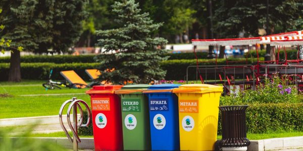 Pourquoi choisir sa corbeille en plastique recyclé ?