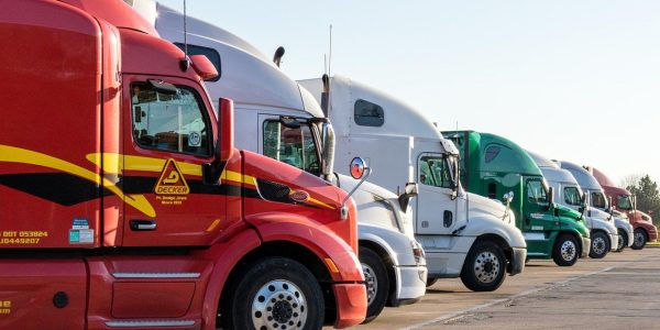 Les formations spécialisées indispensables pour exceller dans le transport routier