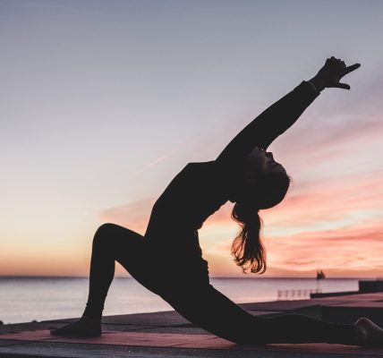 Mesdames : comment choisir une combinaison de yoga ?