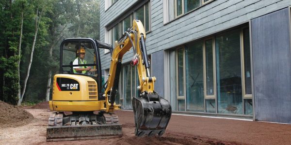 Travaux : dans quel cas une mini-pelle d'occasion est préférable ?