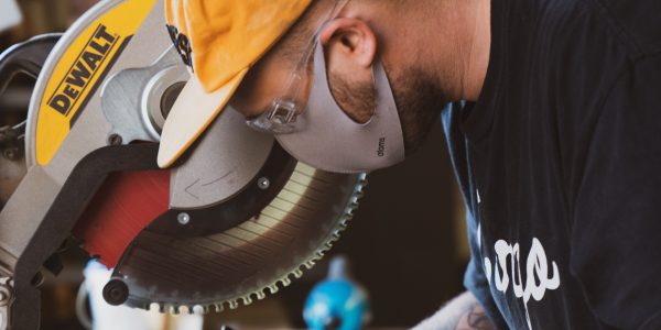 À qui a acheté du bois de construction ?