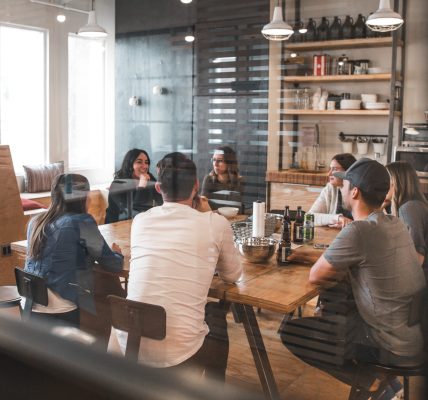 Profitez d'un environnement fonctionnel avec des cloisons de bureau adaptées