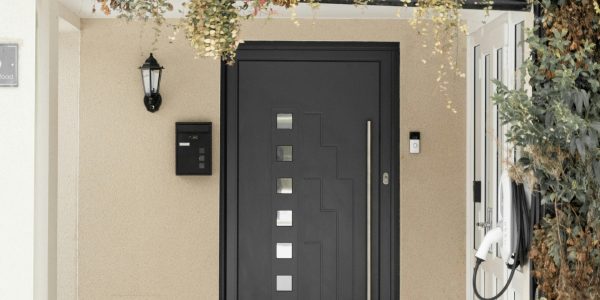 Sublimez votre façade avec des portes d'entrées design et tendance !