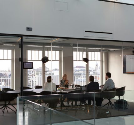 Créez un espace connecté et innovant pour votre salle de réunion
