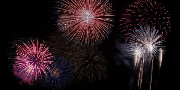 Embellissez vos événements avec les feux d'artifice automatiques