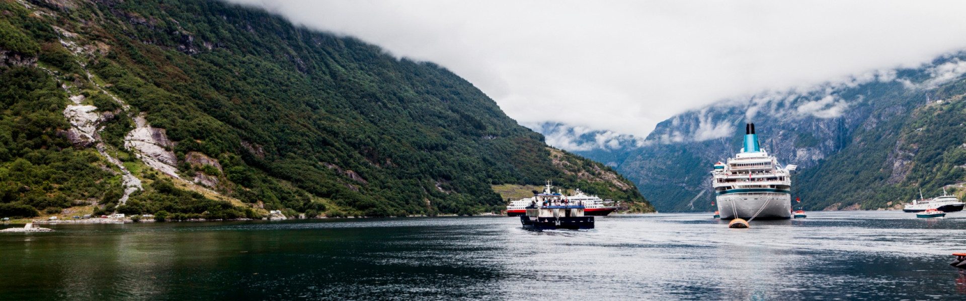L’art de naviguer sur les côtes norvégiennes : services et confort à bord